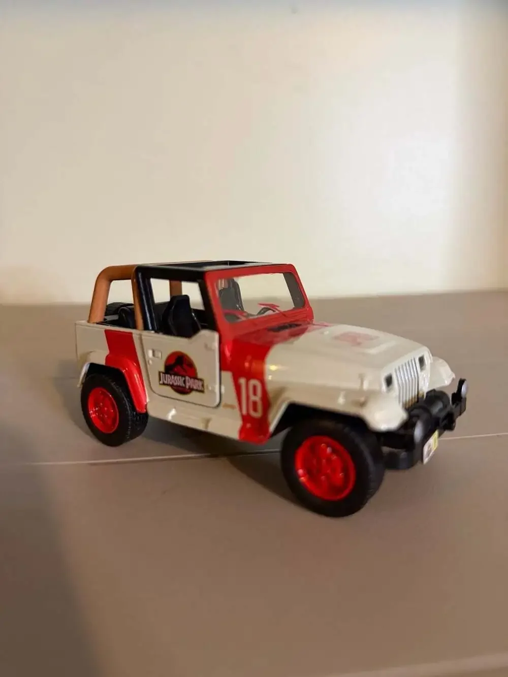 Jada Jurassic Park Jeep Wrangler 1:32 Die-Cast Pullback Car with Opening Doors,